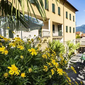https://hotel-lauro.it-lombardy.com