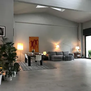 https://loft-navigli-with-private-garden.italymilanhotels.net